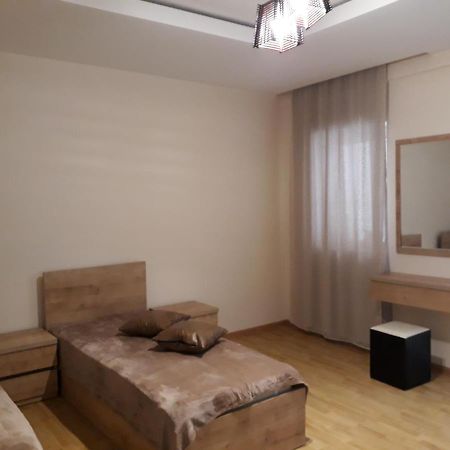 2 Bedroom Apartment In Chugureti Tiflis Dış mekan fotoğraf