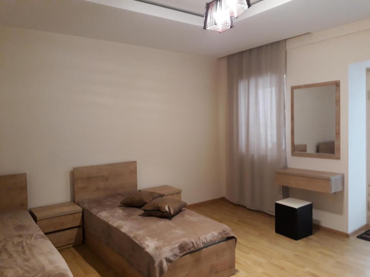 2 Bedroom Apartment In Chugureti Tiflis Dış mekan fotoğraf